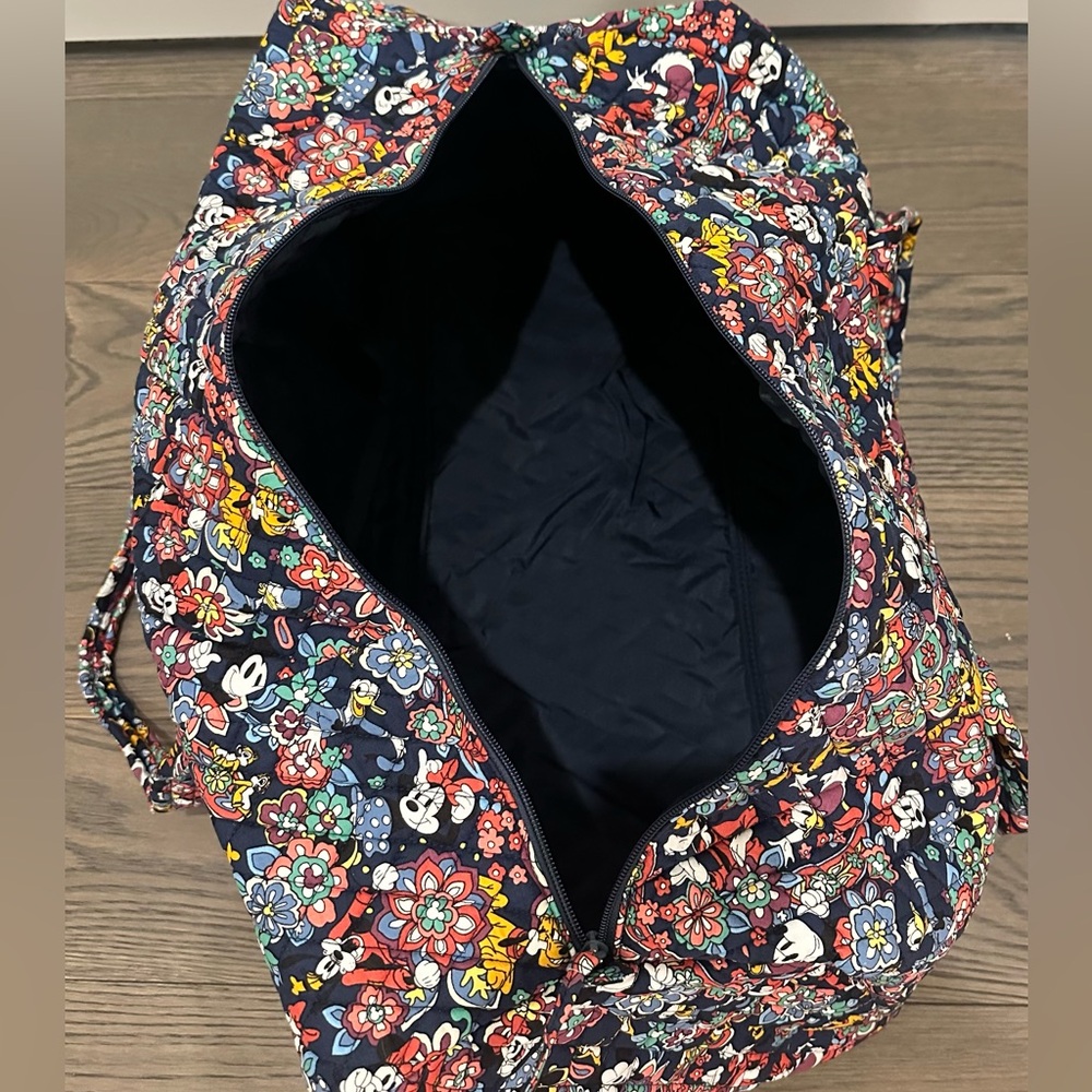 Vera Bradley Limited Edition Mickey and Friends Large Travel Duffel NWT - Picture 7 of 14